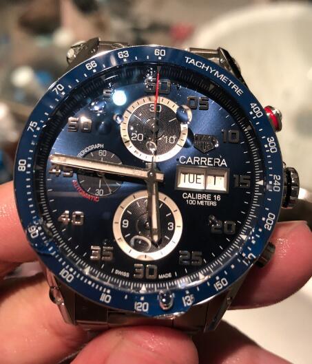 The blue dials can show strong and practical functions clearly.